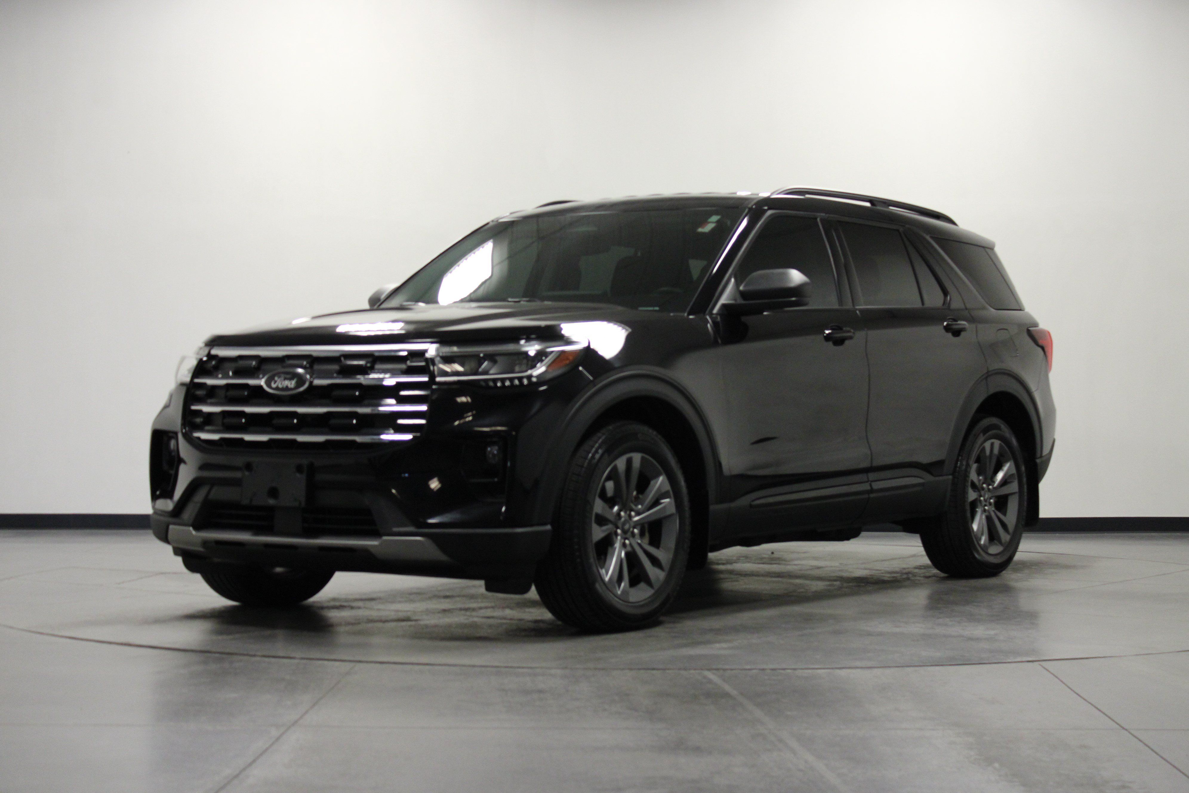 Used 2025 Ford Explorer Active w/ Active Comfort Package AWD/4WD image 8