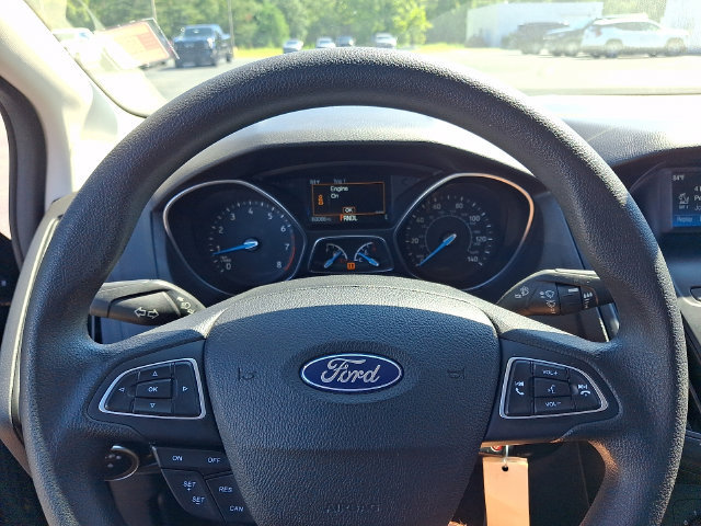 Used 2018 Ford Focus SE w/ SE Appearance Package FWD image 18