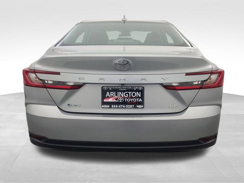 Used 2025 Toyota Camry LE image 6