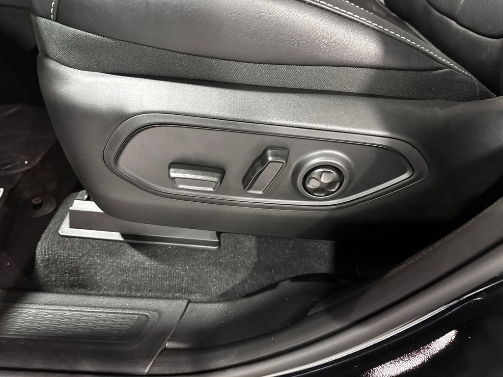 New 2026 Jeep Grand Cherokee L Limited AWD/4WD image 17