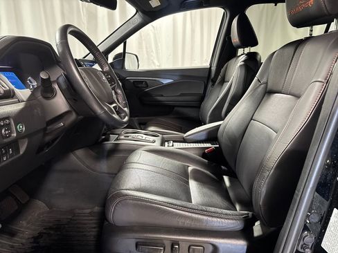 Used 2023 Honda Passport TrailSport image 3