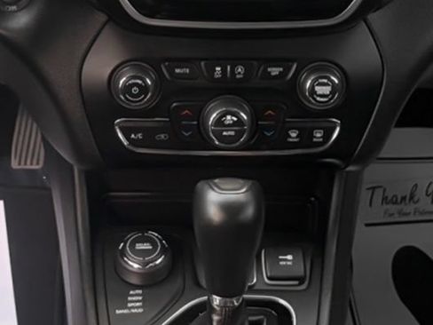 Used 2019 Jeep Cherokee Limited AWD/4WD image 17
