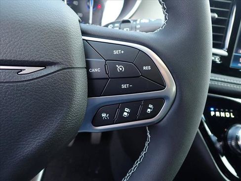 New 2027 Chrysler Pacifica Select FWD image 17