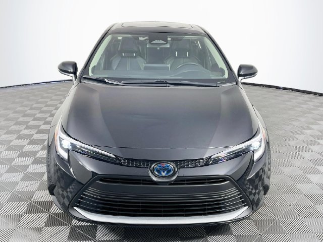 Used 2024 Toyota Corolla XLE FWD image 3