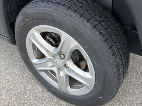 Used 2024 Jeep Compass Latitude AWD/4WD image 8