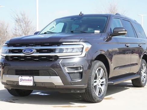 Used 2024 Ford Expedition Limited AWD/4WD image 3