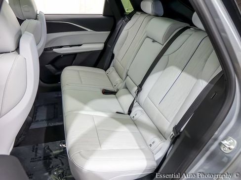 Certified 2024 Cadillac Lyriq Luxury AWD/4WD image 12