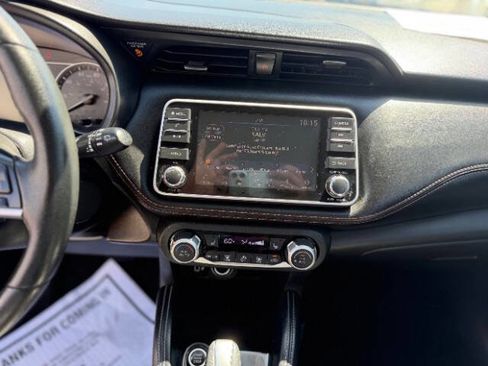 Used 2019 Nissan Kicks SR w/ SR Premium Package FWD image 14