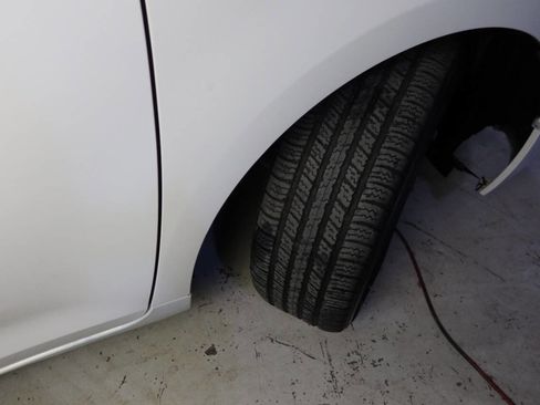 Used 2015 Toyota Sienna LE image 37