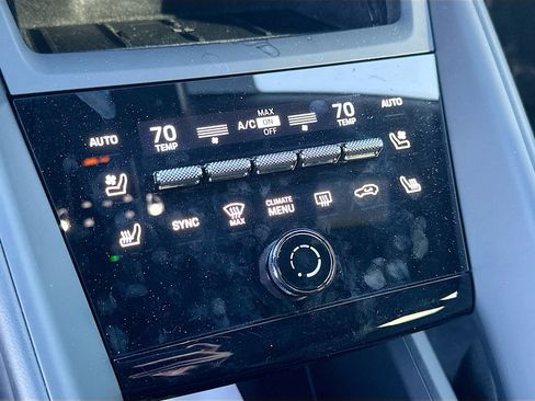 Used 2025 Porsche Macan 4S Electric image 16