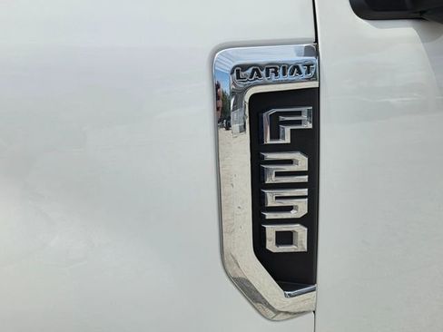 Used 2022 Ford F250 Lariat w/ Lariat Ultimate Package AWD/4WD image 11