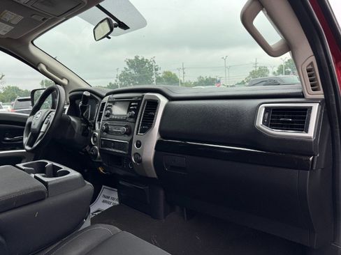 Used 2017 Nissan Titan SV AWD/4WD image 19