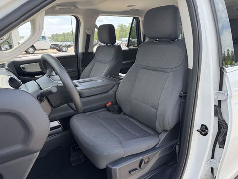 Used 2025 Ford Expedition Active AWD/4WD image 16