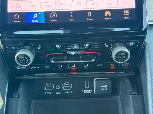 Used 2022 Jeep Grand Cherokee Summit w/ Luxury Tech Group V RWD image 25