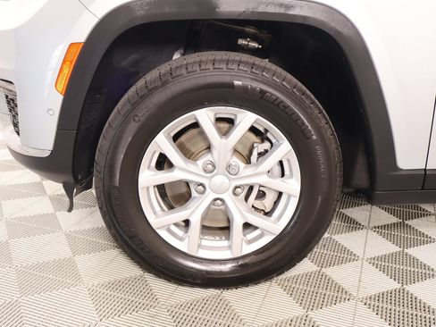 Used 2023 Jeep Grand Cherokee L Limited w/ Luxury Tech Group II RWD image 20