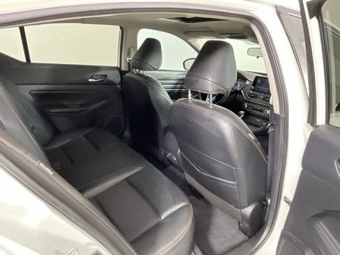 Used 2022 Nissan Altima 2.0 SR FWD image 18