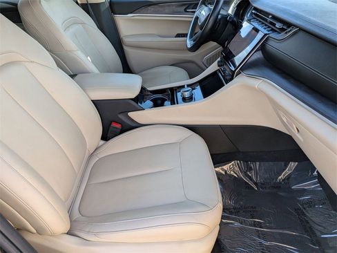 Used 2022 Jeep Grand Cherokee L Limited image 32