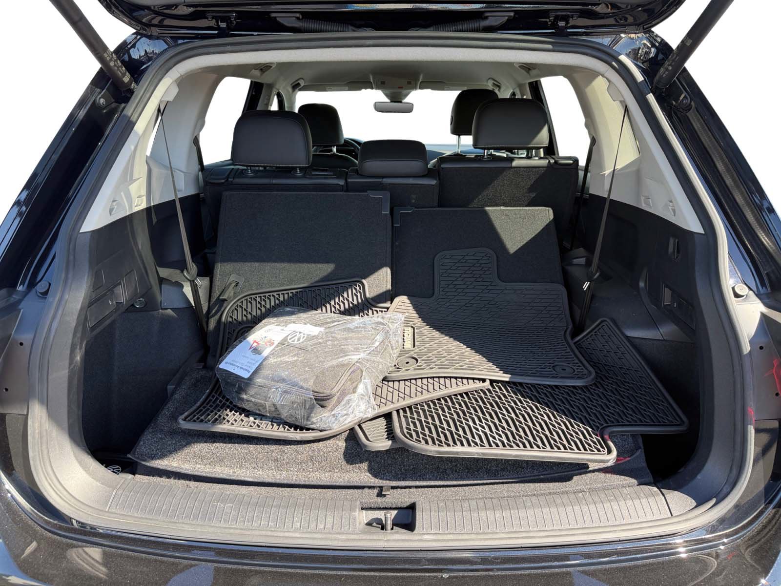 Certified 2022 Volkswagen Tiguan SE FWD image 17
