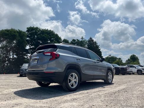 Used 2024 GMC Terrain SLE w/ Driver Convenience Package AWD/4WD image 9