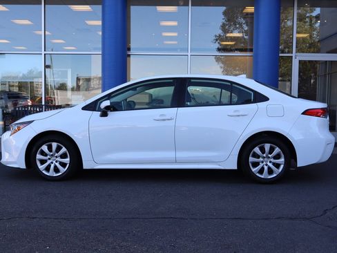 Used 2020 Toyota Corolla LE FWD image 2