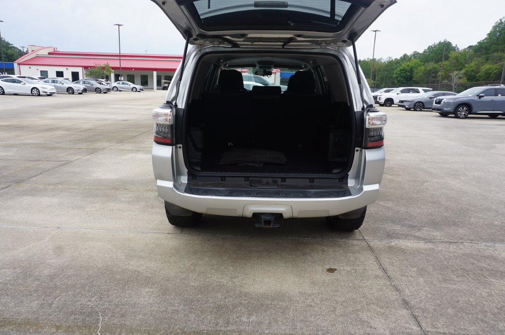 Used 2018 Toyota 4Runner SR5 AWD/4WD image 13