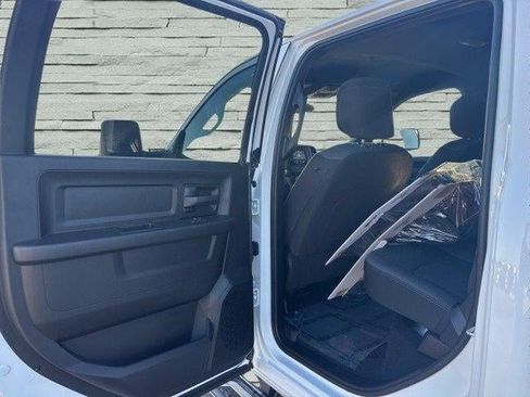 New 2024 RAM 2500 Tradesman w/ Chrome Appearance Group image 32