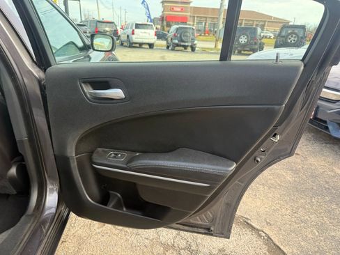 Used 2019 Dodge Charger SXT w/ Leather Interior Group image 18