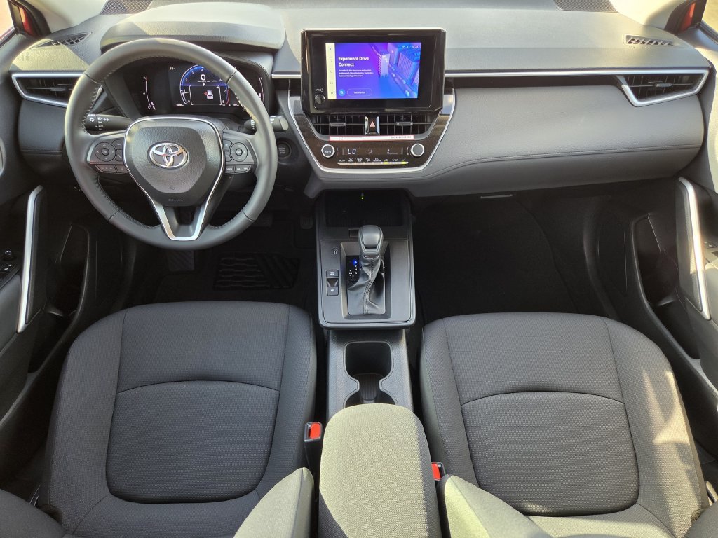 Used 2026 Toyota Corolla Cross LE FWD image 13