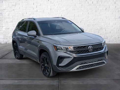 Certified 2023 Volkswagen Taos SE w/ Black Wheel Package image 2