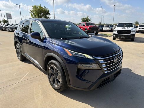 Used 2024 Nissan Rogue SV FWD image 7