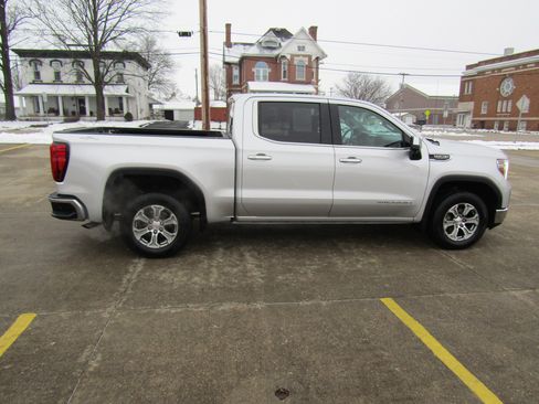 Used 2021 GMC Sierra 1500 SLT image 2
