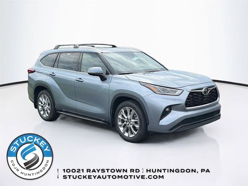 Used 2023 Toyota Highlander Limited AWD/4WD image 1