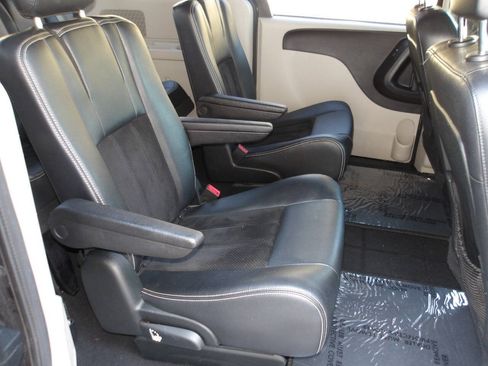 Used 2017 Dodge Grand Caravan SXT FWD image 22