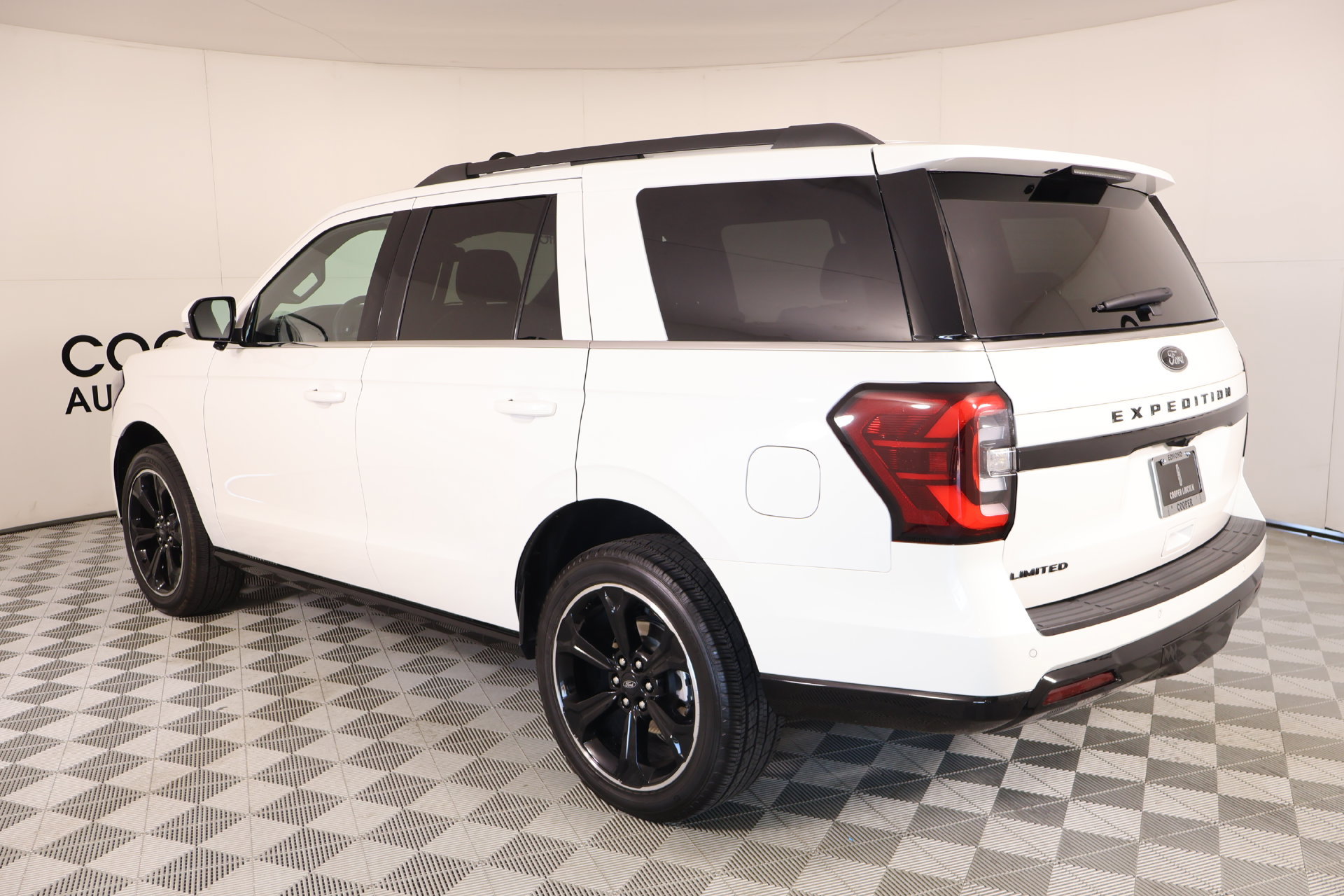 Used 2023 Ford Expedition Limited RWD image 25