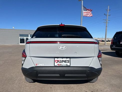 Used 2025 Hyundai Kona SEL image 12
