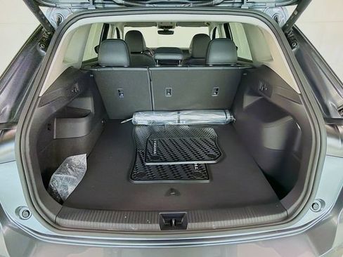 Used 2025 Volkswagen Tiguan SE FWD image 25
