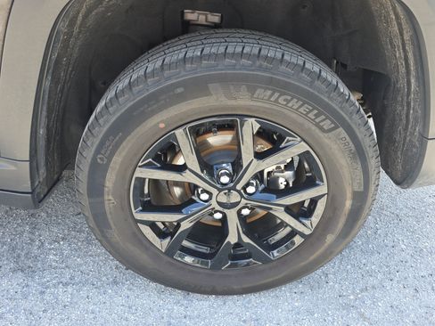 Used 2024 Jeep Grand Cherokee Altitude image 12