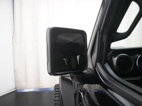 Used 2021 Jeep Gladiator Willys image 23