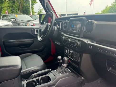Used 2021 Jeep Wrangler Unlimited Sport AWD/4WD image 28