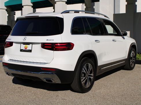 Used 2025 Mercedes-Benz GLB 250 4MATIC image 8
