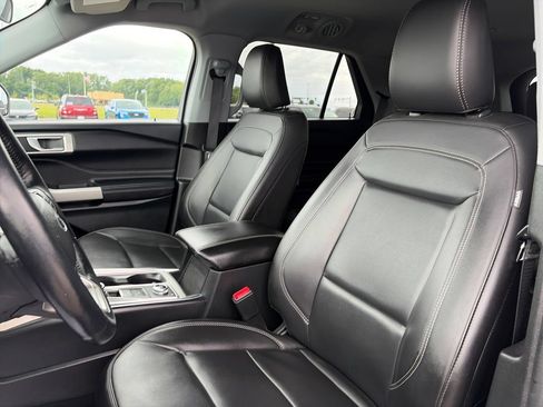 Used 2023 Ford Explorer XLT w/ Equipment Group 202A AWD/4WD image 16