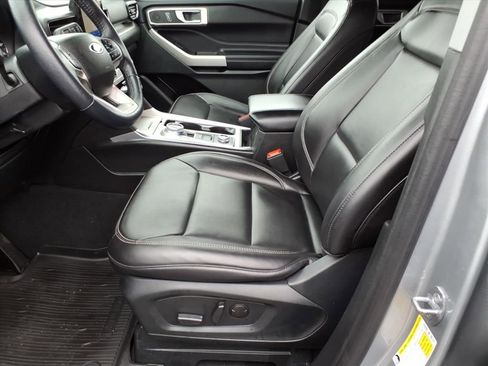 Certified 2023 Ford Explorer XLT w/ Equipment Group 202A image 14