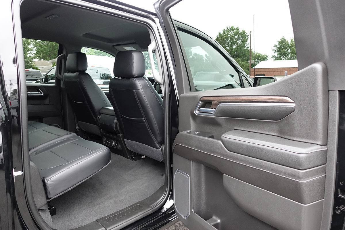 Used 2023 Chevrolet Silverado 1500 LT AWD/4WD image 24