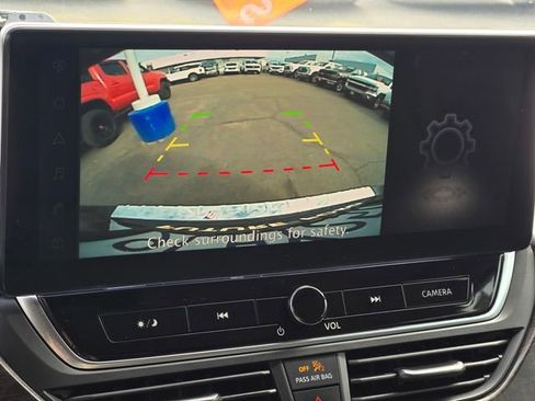 Used 2023 Nissan Altima 2.5 SV w/ SV Premium Package image 2