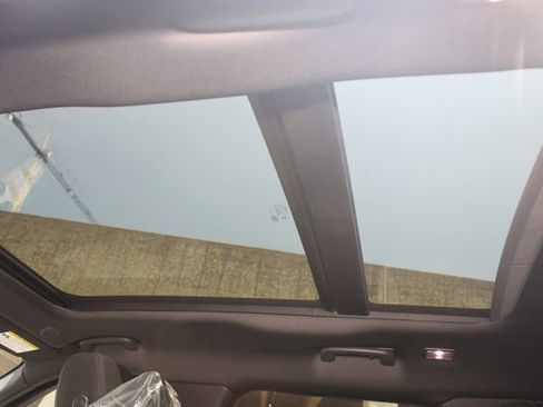 New 2026 Land Rover Range Rover Velar Dynamic SE image 23