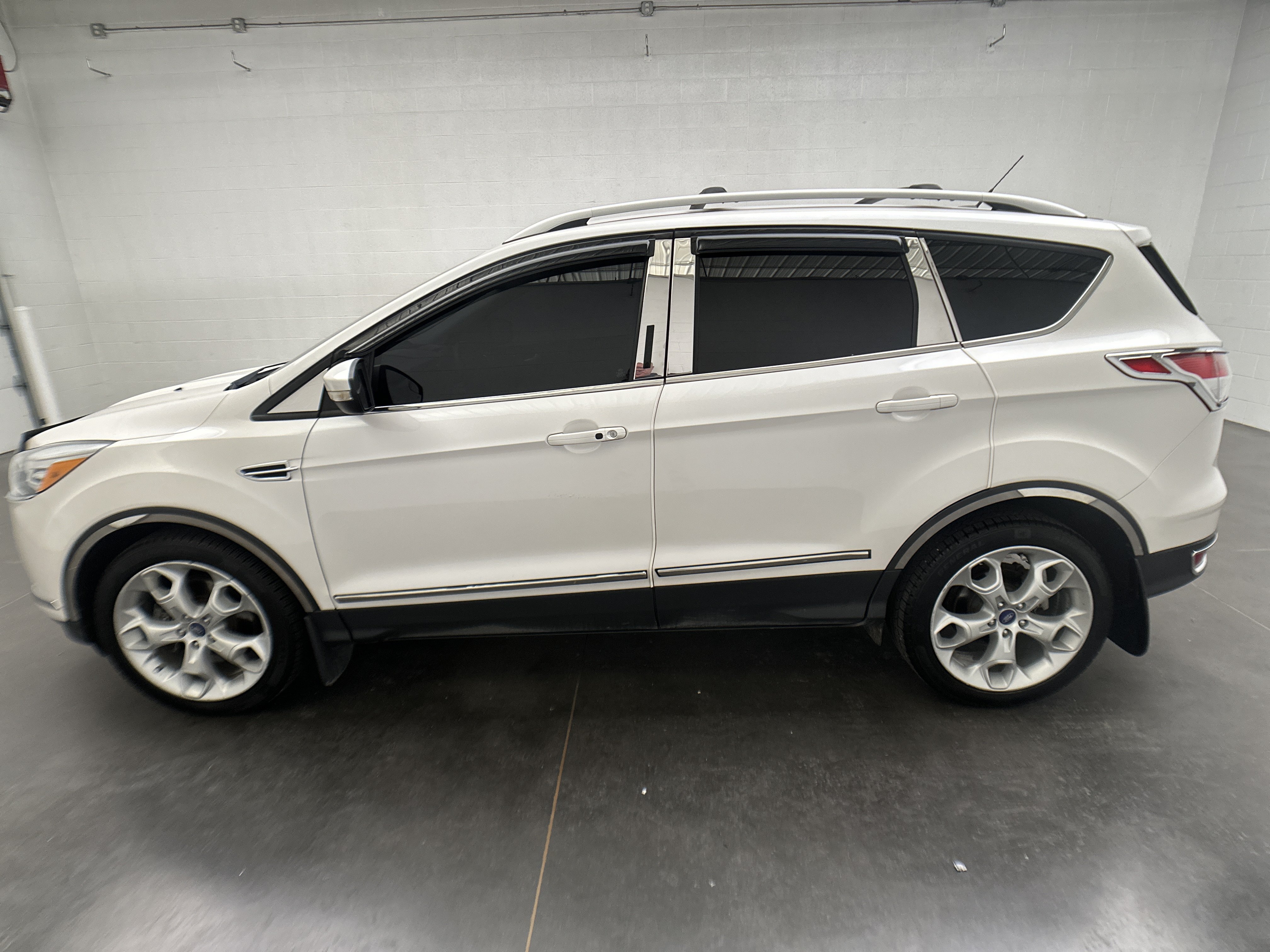 Used 2013 Ford Escape Titanium FWD image 5