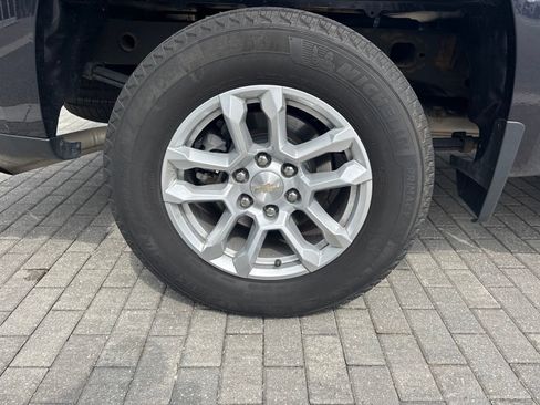 Used 2022 Chevrolet Silverado 1500 LT AWD/4WD image 20
