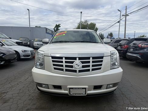 Used 2008 Cadillac Escalade AWD image 2
