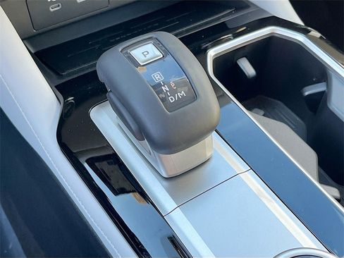 New 2025 Mitsubishi Outlander SE image 17