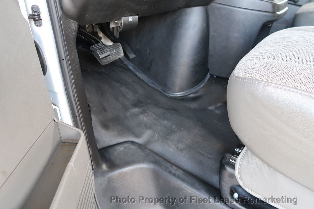 Used 2019 Chevrolet Express 2500 RWD image 12
